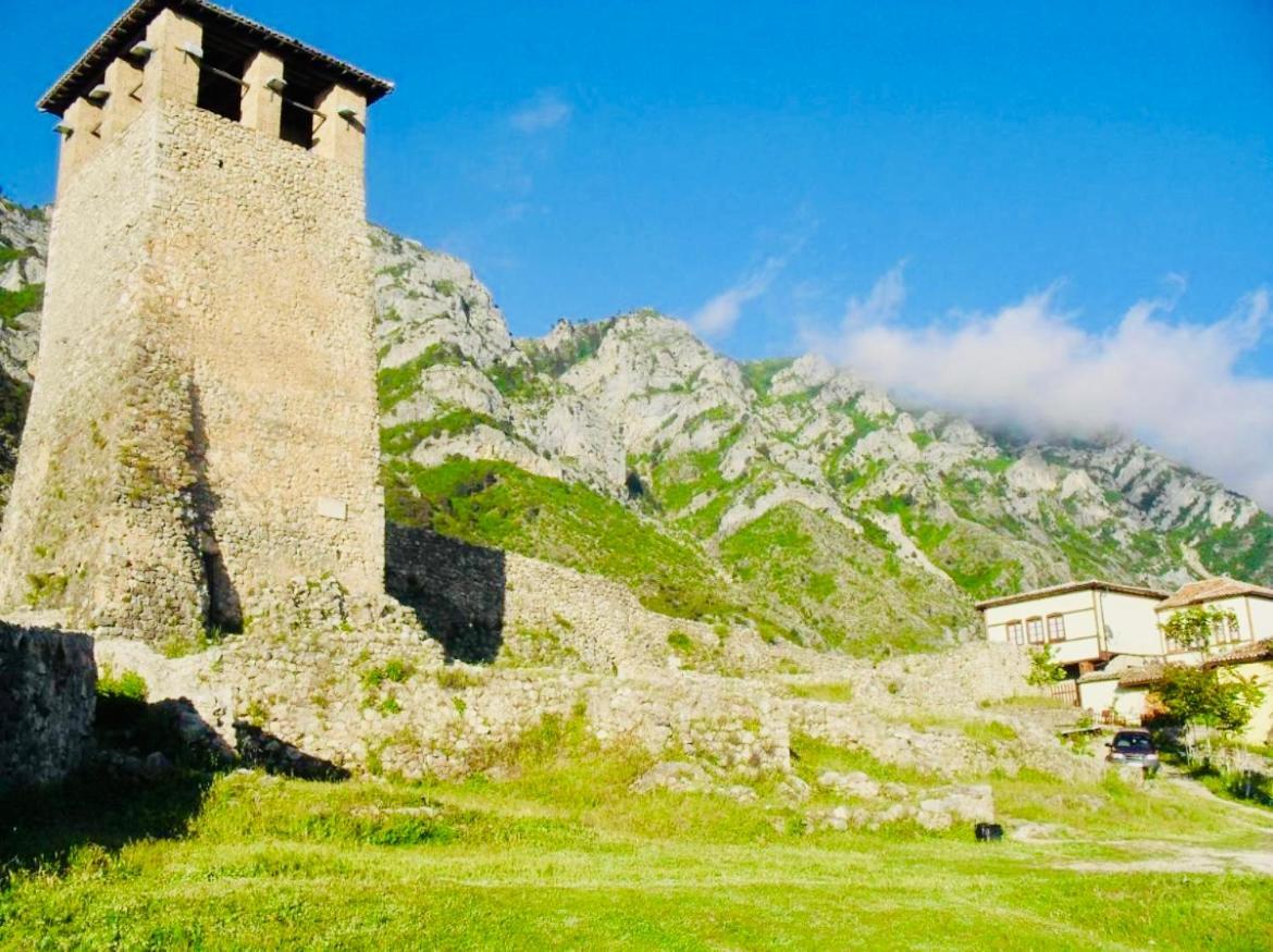 Rooms Emiliano Castle Of Kruja الغرفة الصورة